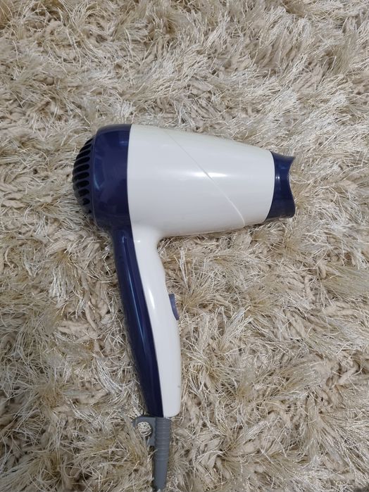 Uscător de păr compact Philips SalonDry Compact 1400 W