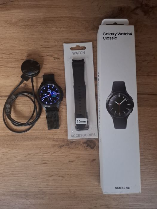 Смарт-часы Samsung Galaxy Watch4 Classic