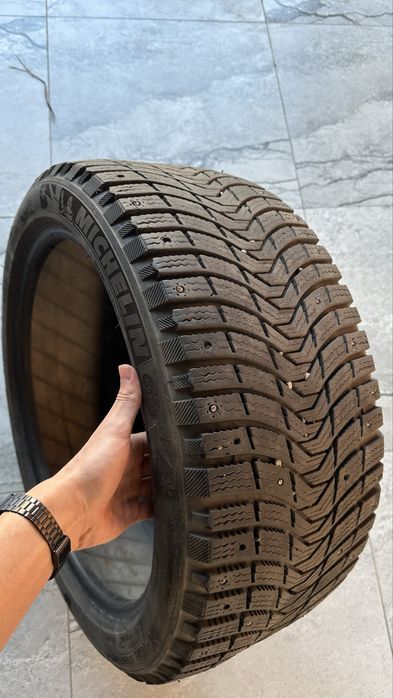 R18 225/245 45/40 michelin зимние шины шипы комплект