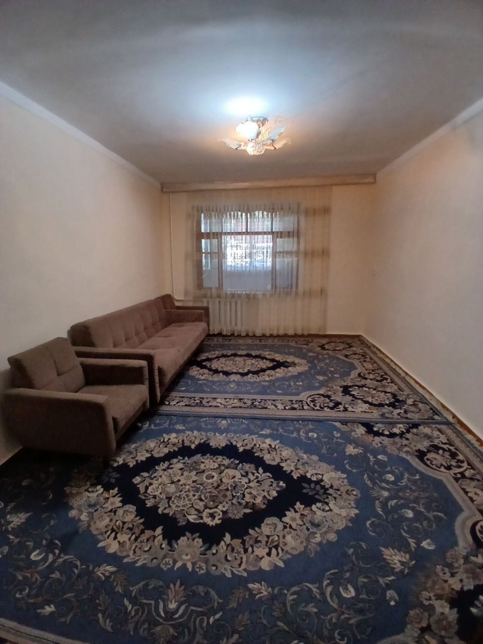 Продаётся 2 ком квартира кирпичный дом балкон 2х6  1-этаж
