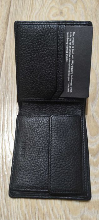 Чисто Ново и Оригинално Портмоне HUGO