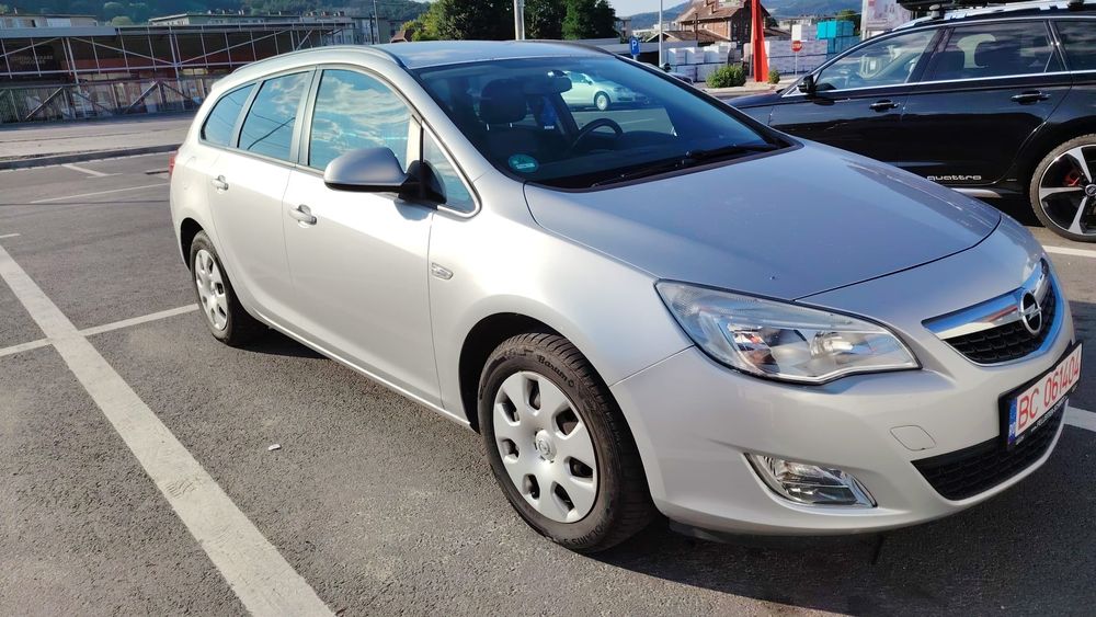 Vând Opel Astra 2012