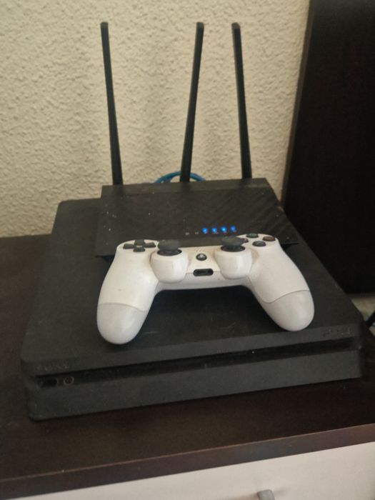 Play Station 4 + o maneta