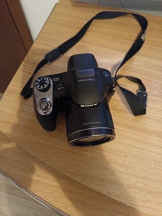 Vând Sony dsc h400