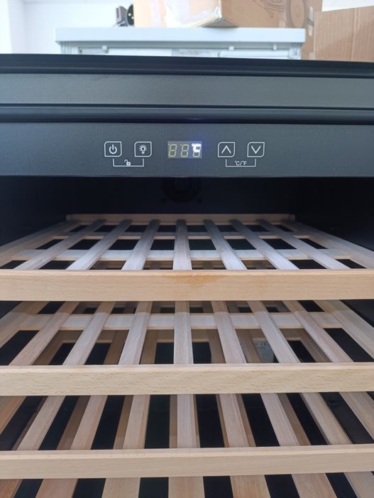 Витрина охладител FRILEC  за вино