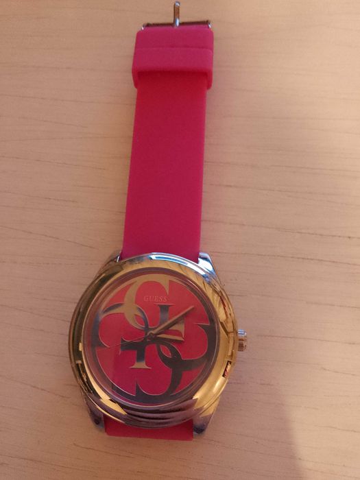 Guess оригинален НОВ часовник