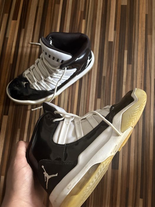 Vand jordan 100% original pentru detali in privat