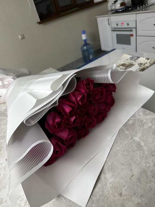 Свежие розы продаются