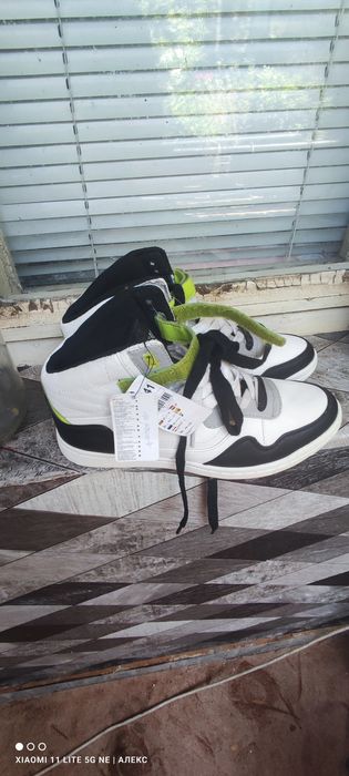 Чисто нови кецове HOUSE