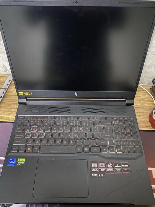 Acer nitro v16  anv16