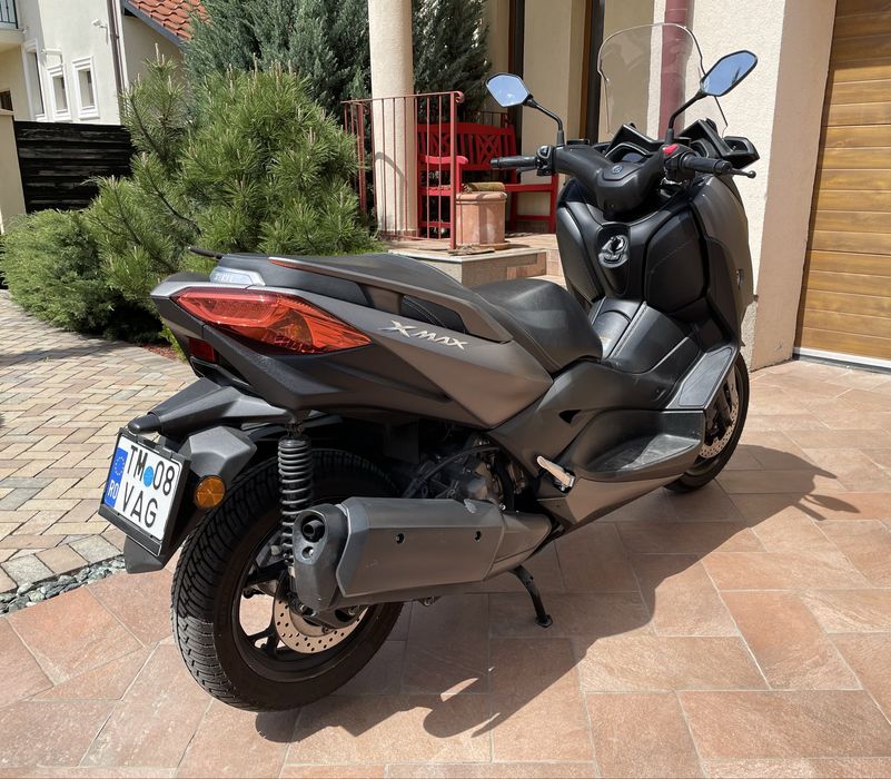 Scuter Yamaha XMax 300  6700 km! +2 casti incluse!