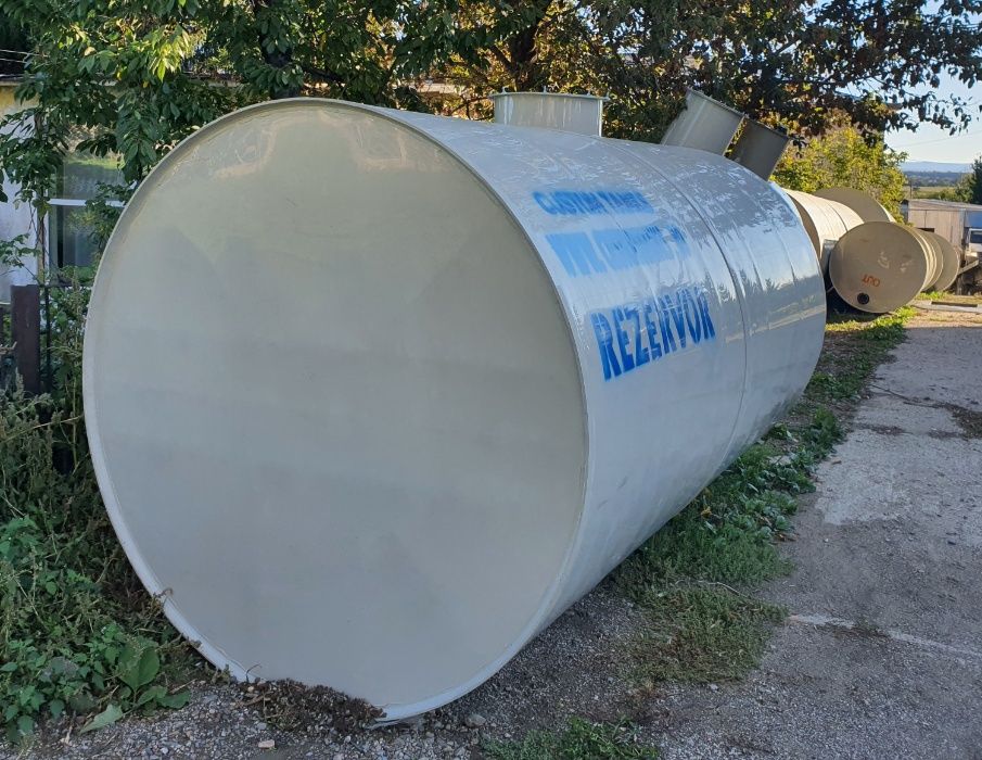 Rezervor , bazin 10000 L - apa