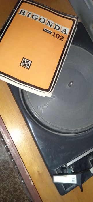 Стереорадиола Регонда 102  Радио и проигрователь для пластинок,