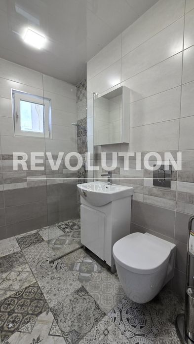 Дава се под наем Тристаен апартамент в Варна, Център - 80 кв.м за 750 € - Снимка #12