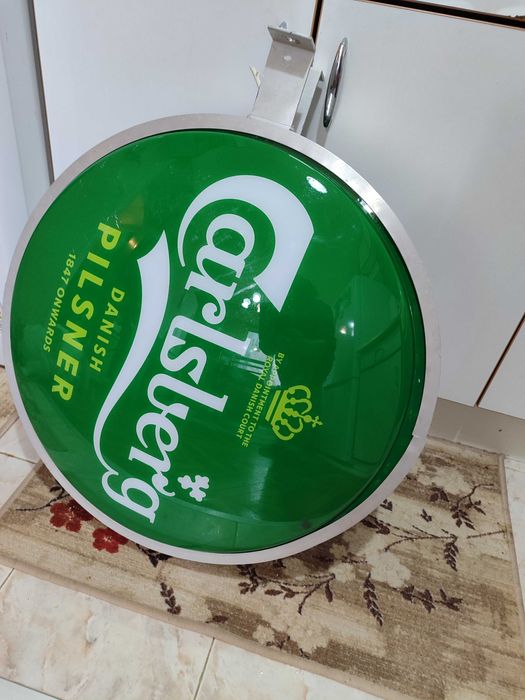 Светеща реклама в зелен цвят