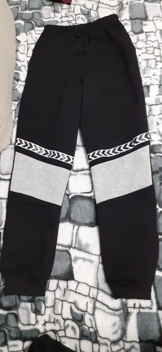 Pantaloni trening