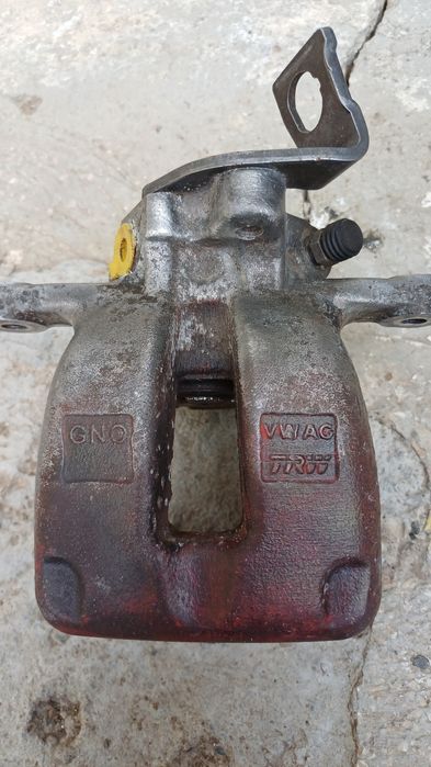 Etrier stînga spate fără motoraș Pasat B6