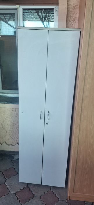 Шкаф с полкой и вешалкой возможна доставка за отдельную плату