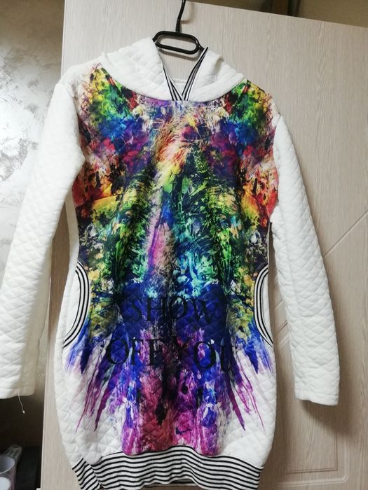 Дълга блуза с качулка 15лв