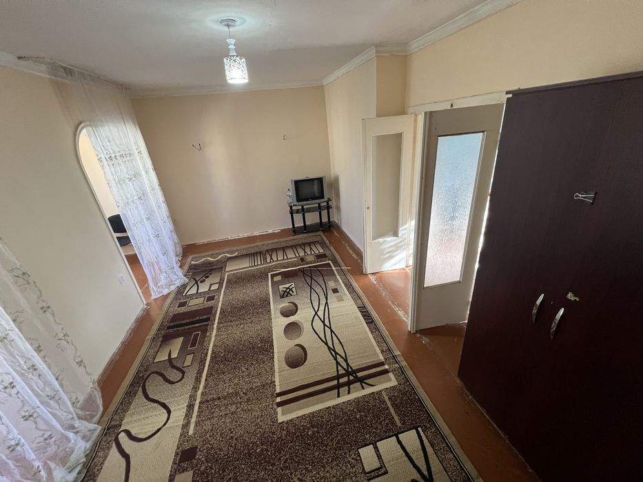 Срочно продаю 1комнатная квартира Юнусабад 18-кв. Галерейка 40м2