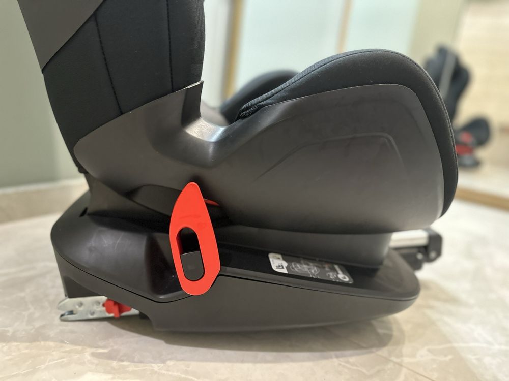 Продавам двтско столче Avionuont Glider Isofix