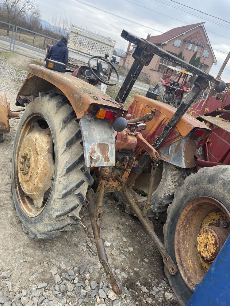 Dezmembrez renault tractor piese