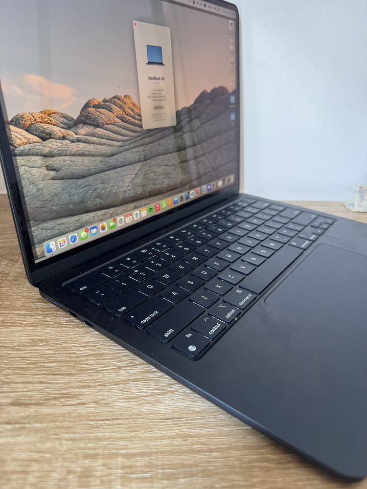 Macbook air M2 8gb ram