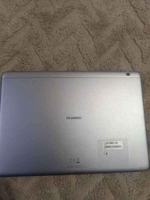 Tablet Huawei 10 инчов запазен със стъклен протектор и калъф 360*