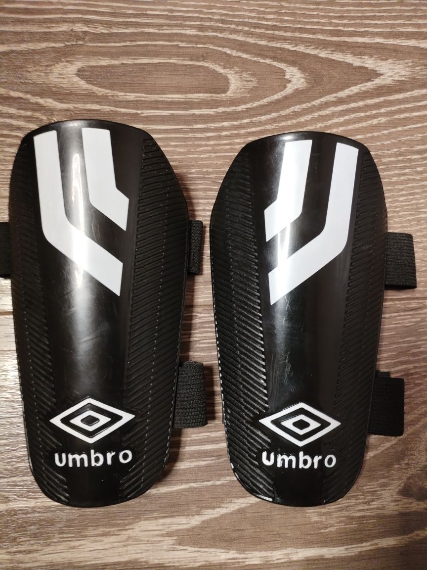 Кори за футбол UMBRO, размер S