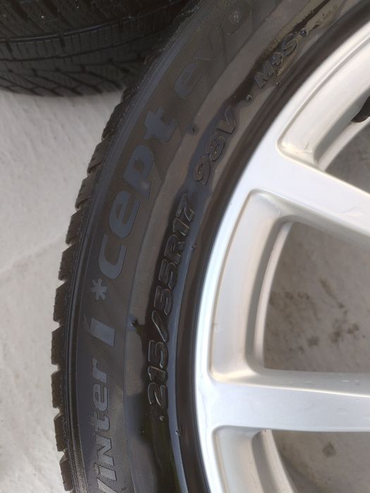 Vând set jante cu anvelope M+S 215/55 R17