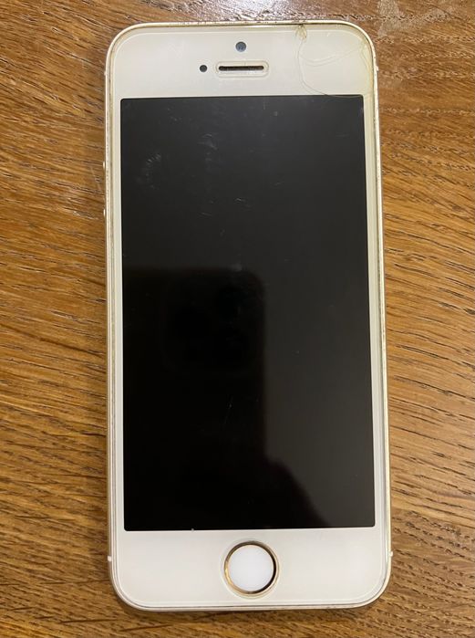Продавам iPhone SE