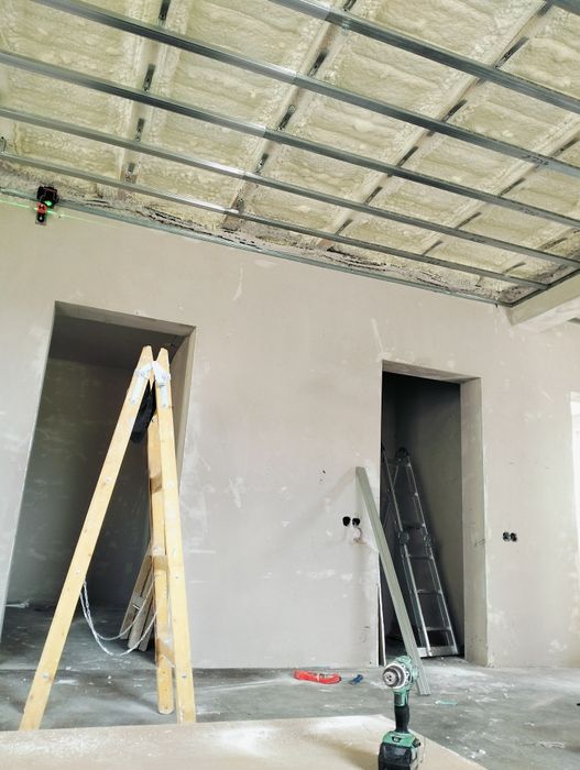 Executam Tencuiala Mecanizata pe baza de var ciment sau ipsos.