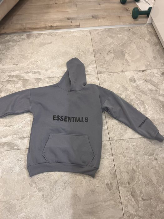 Суичър Essentials