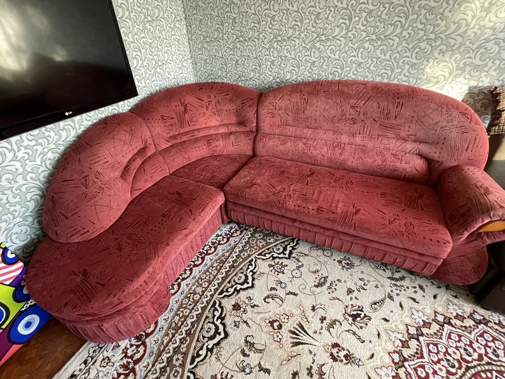 Продам диван 2×2.4 м в хорошем состоянии