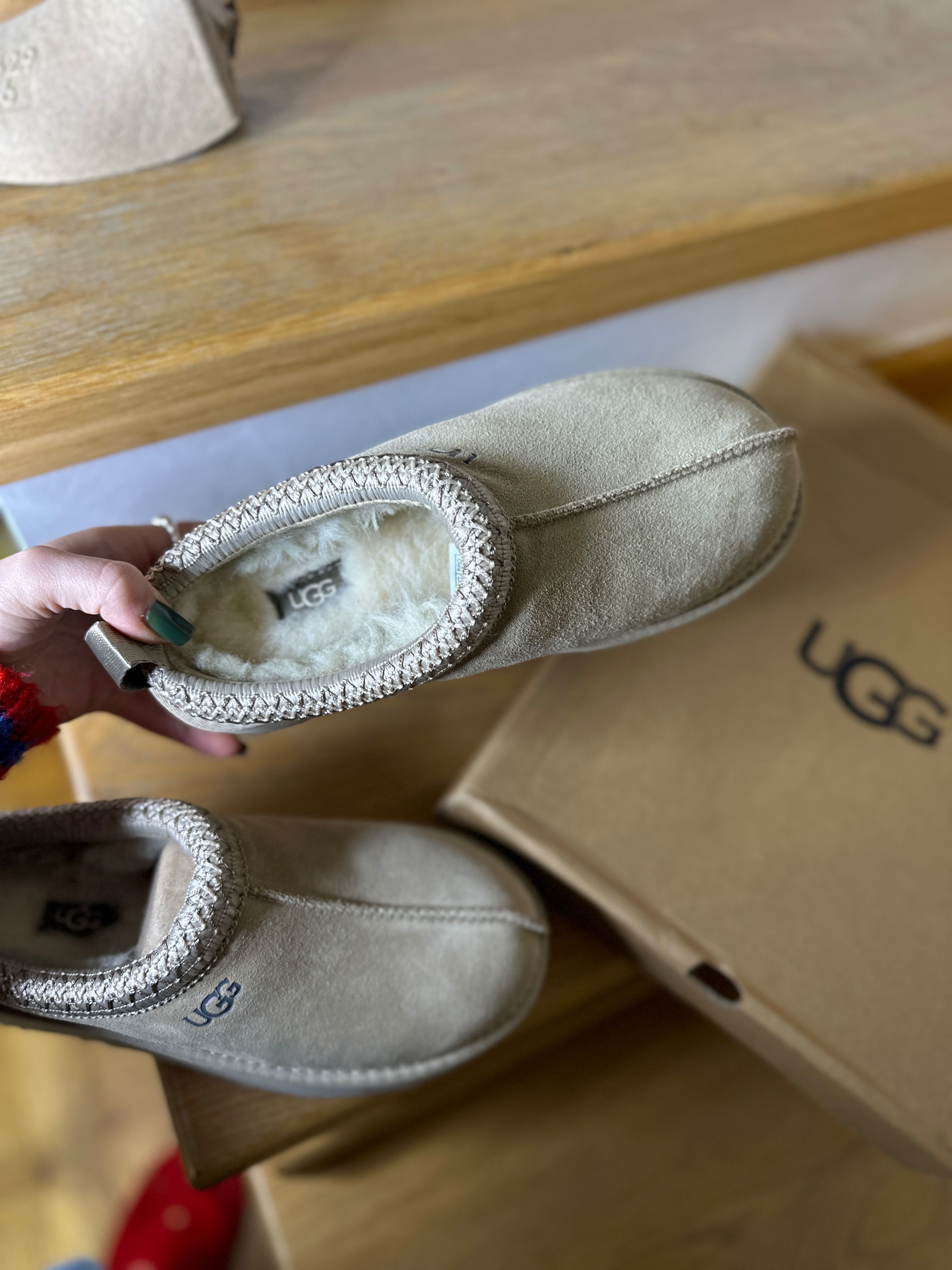 Vând UGG nepurtati mărimea 36