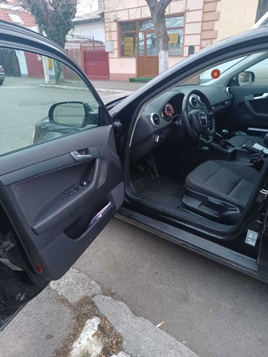 Vând Audi A3   1.6 tdi