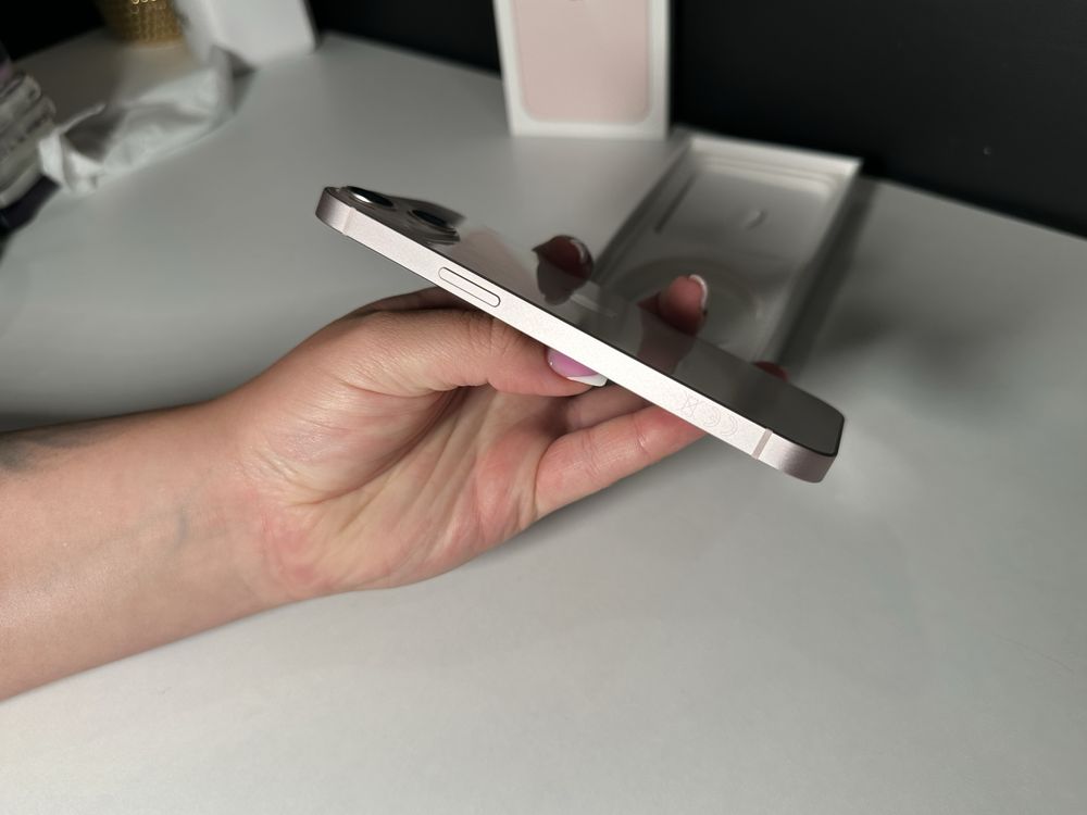 Iphone 13 розов