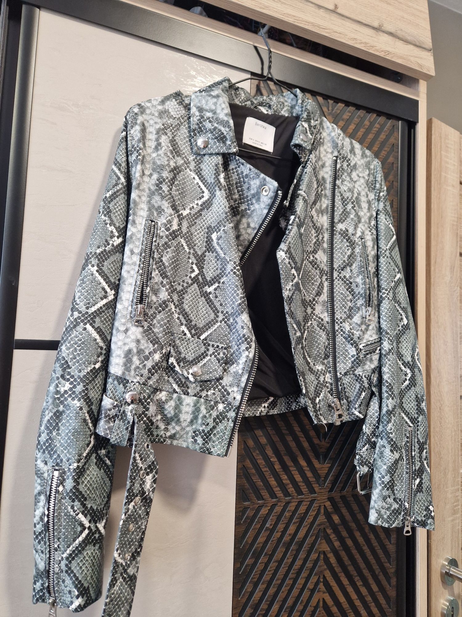 Дамско кожено яке Bershka