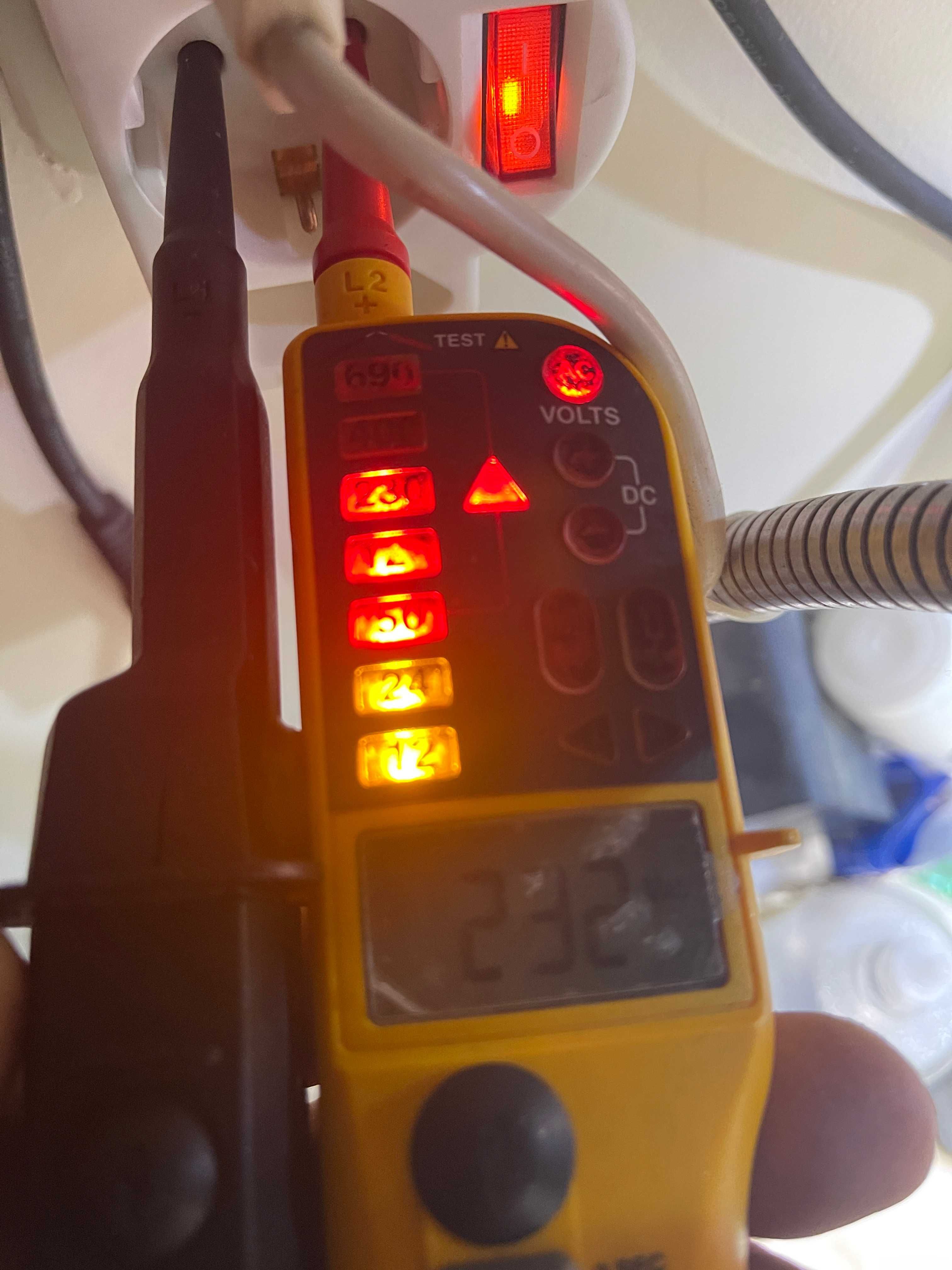 FLUKE T150 тестер за напрежение