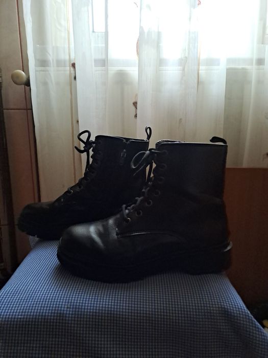 Vând f urgent ghete din piele nat negru 37 starefbuna