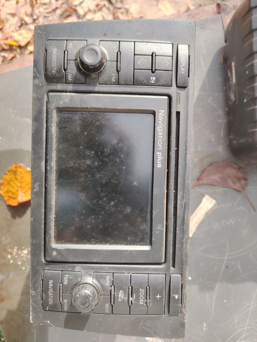 Фарове и навигация с кода за Ауди а6 ц5 с би ксеон