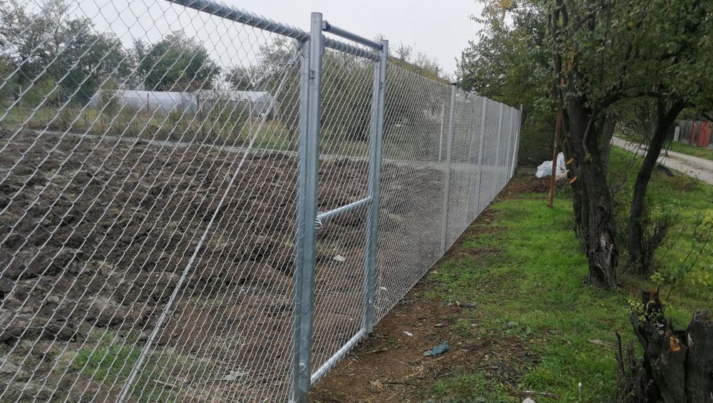 Executam garduri din plasă bordurata