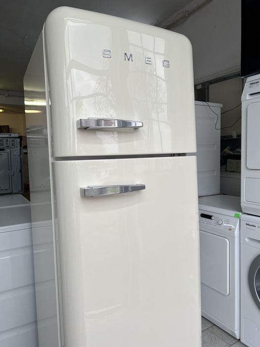 Хладилник Smeg цвят крем