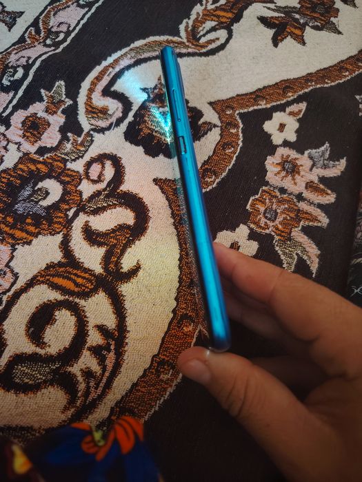 Realme c 11 holati biroz ogirroq lkn qotmasdan ish leydi remont kerak.