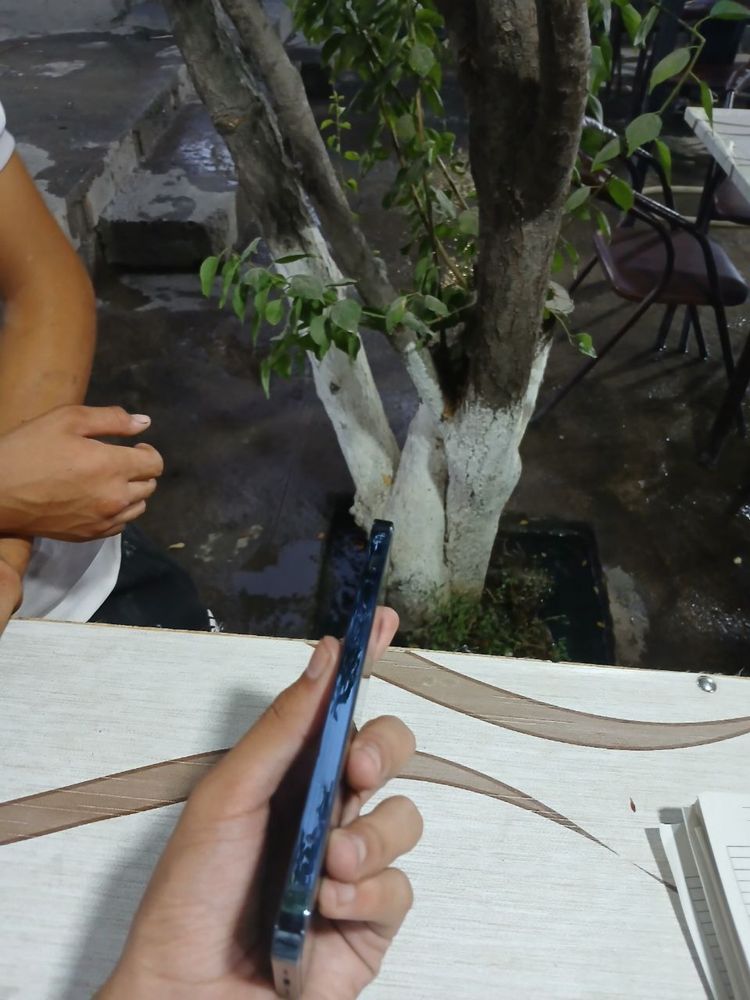 Iphone 12 pro ideal ichi ochilmagan 80 karopka dak bor uman aybi yoqq