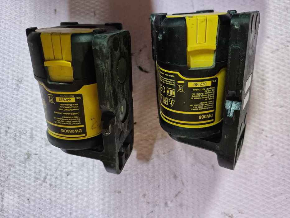 Nivela laser  DEWALT  DW088 raza roșie si verde