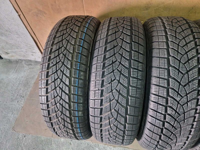 4 Goodyear R17 215/65 Anvelope de iarnă DOT4519