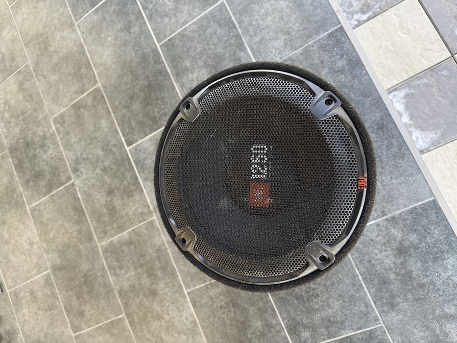 Vând subwoofer JBL 1250W cu amplificator – bass excelent
