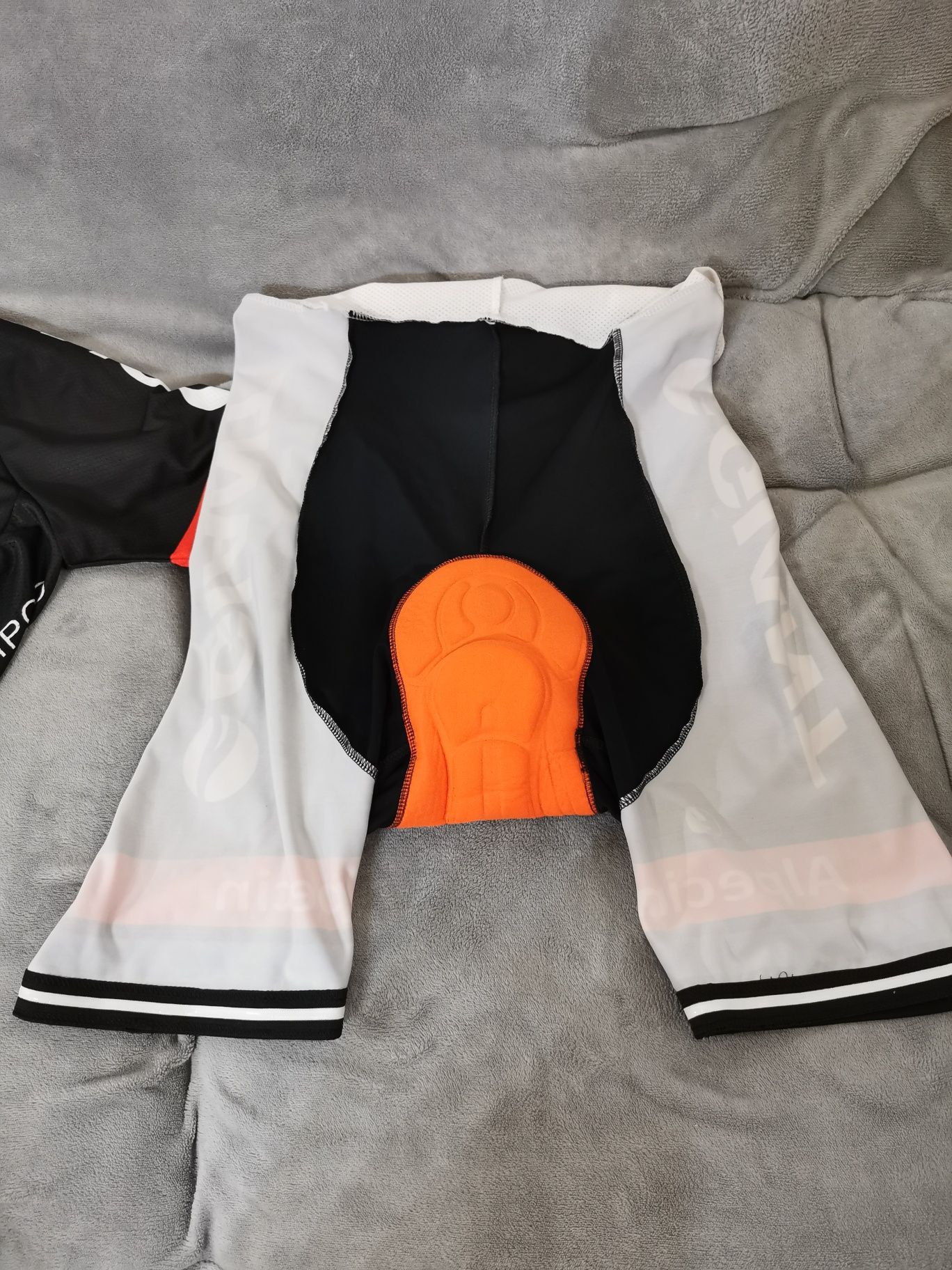Costum de ciclism, de vară, mărime XXL, stare excelentă
