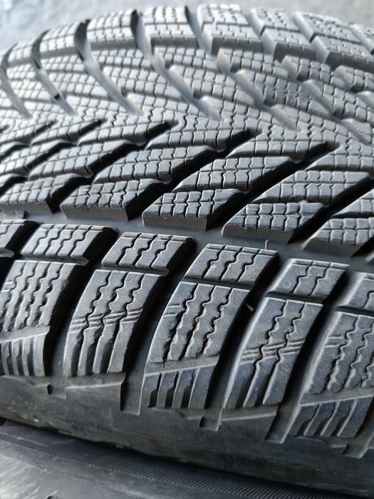 Зимни гуми -2023г./41с.-17цола-225/55-1бр.-130лв."GOOD YEAR"-като нови